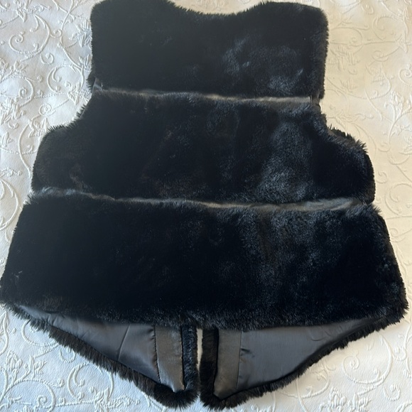 Black Faux Fur Women's‎ Vest with Faux Leather Inserts Wear in Collar See Pix - Picture 7 of 9